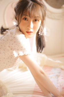 一边吃奶一边添P好爽视频